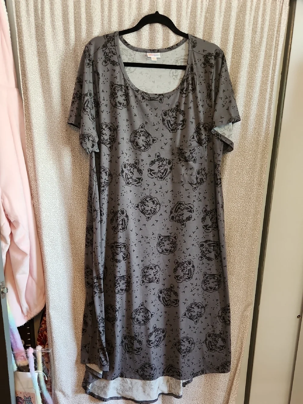 LuLaRoe Carly Gray High Low Tee Dress with Tigers - Picture 1 of 7